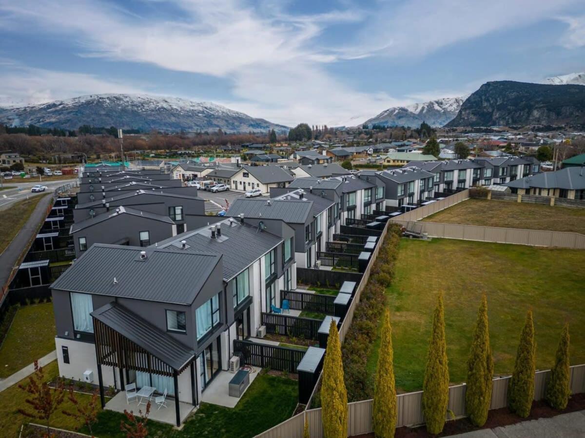 Albert Town Views Exterior photo
