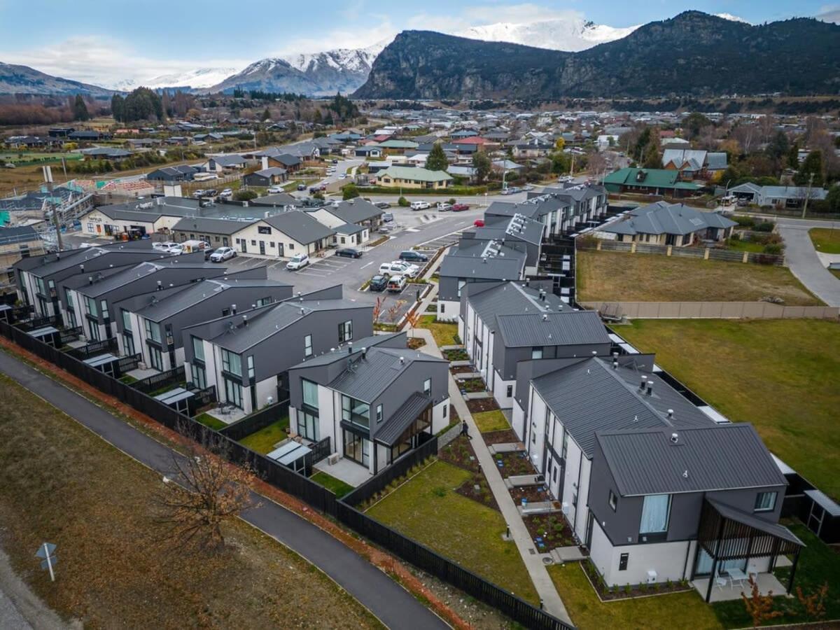 Albert Town Views Exterior photo